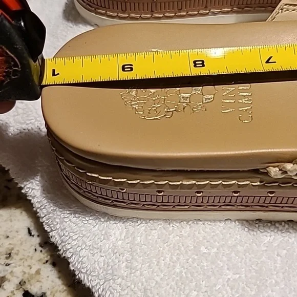 Vince Camuto Ravensal slide Sz 8 to 8.5. - Picture 12 of 13